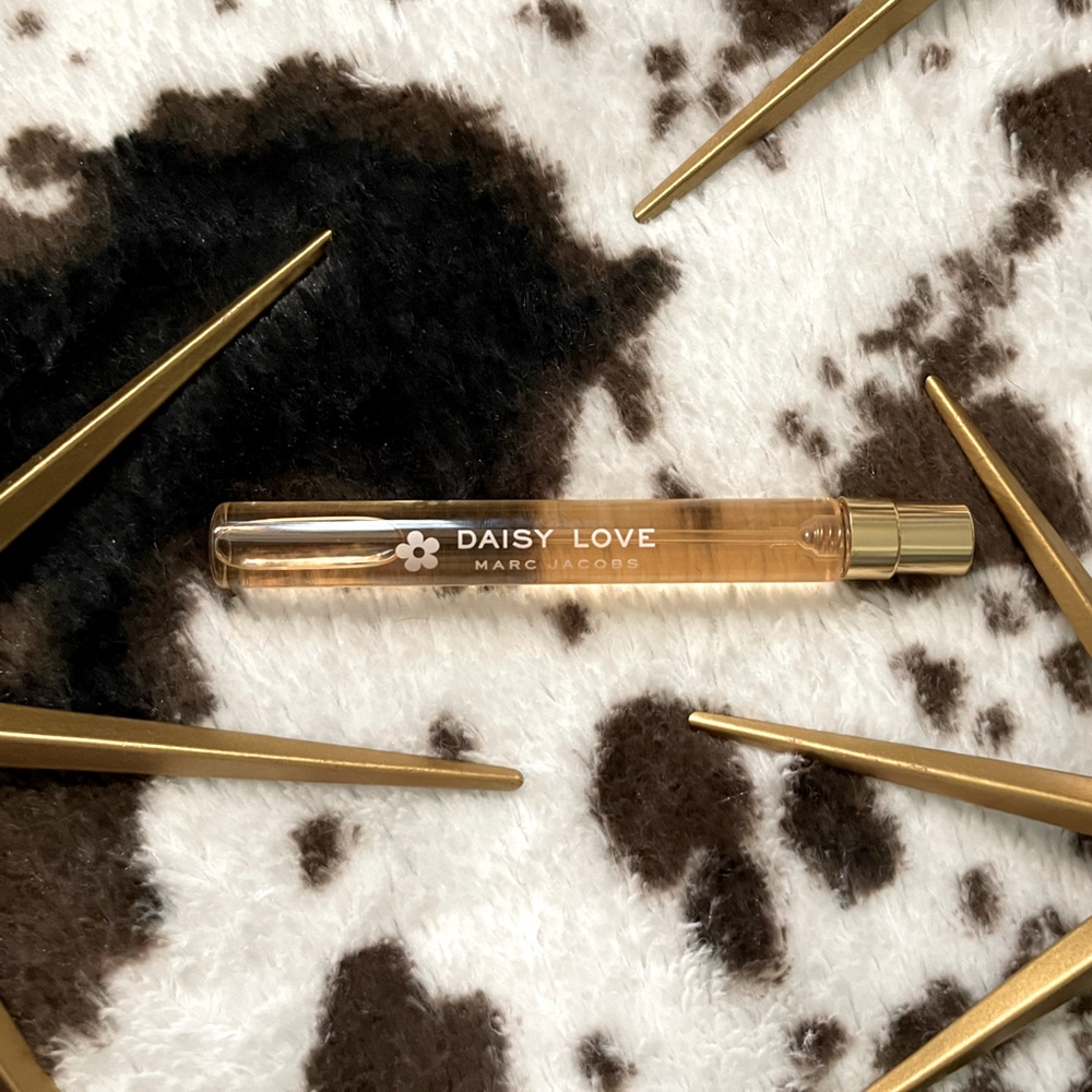 Marc Jacobs Daisy Love travel spray